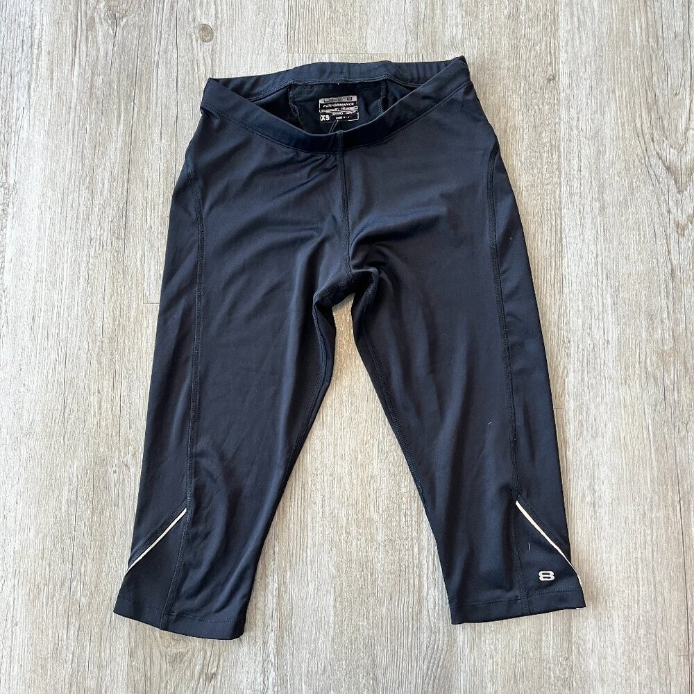 Womens Layer 8 Black Cropped Capri Leggings - XS